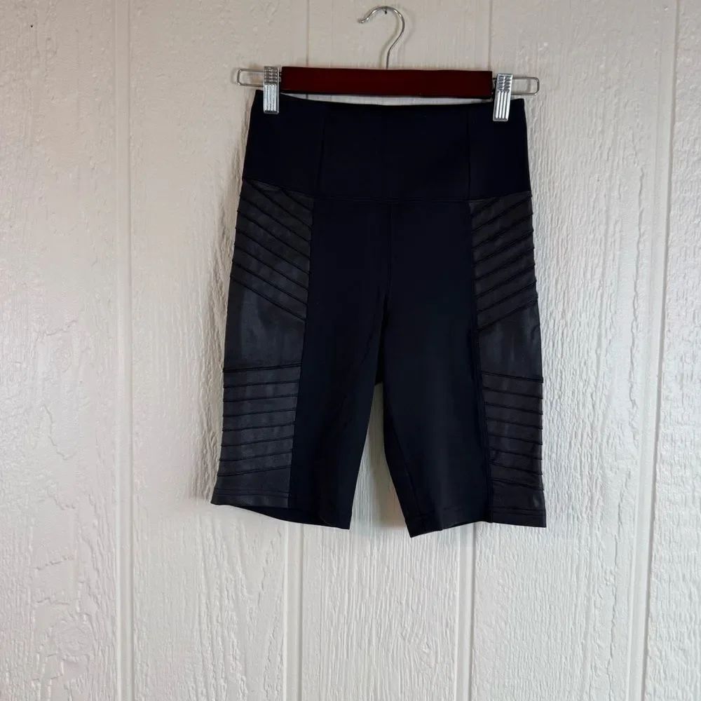 Athleta Black Delancey Gleam Moto Short size XS